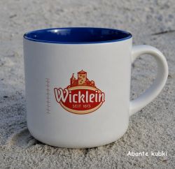 kubek z niebieskim środkiem